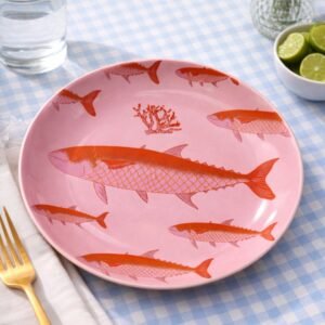 Plato rosado con peces