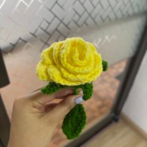 Rosa tejida amarilla