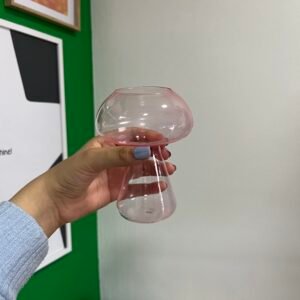 Florero con forma de hongo rosado