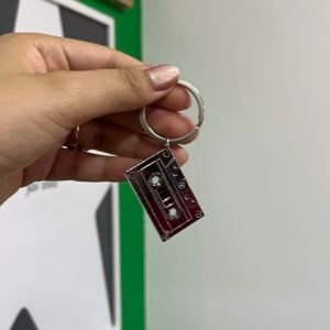 Llavero cassette plateado