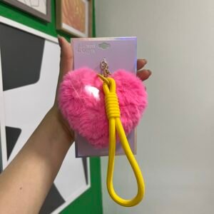 Llavero corazon rosado con colgante para celular