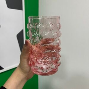 Vaso rosado con burbujas
