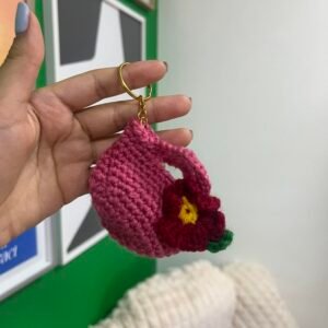 llavero bolso rosado y flor