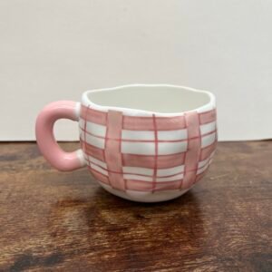 Taza rosada con lineas