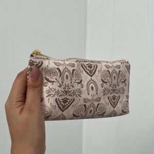 Comestiquera beige floreada